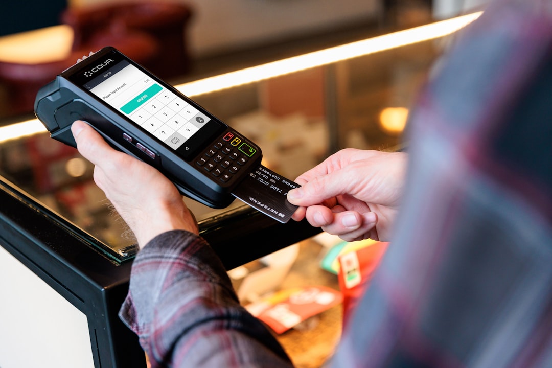 a-person-holding-a-cell-phone-in-their-hand-xt545h-rvv8